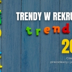 Kolorowe literki układające się w napis "trendy 2026" na niebieskim tle