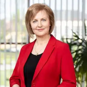 Portret Jolanty Wojtowicz-Żygadło w czerwonej marynarce