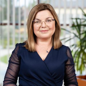 Małgorzata Dziechciaż w granatowej sukience