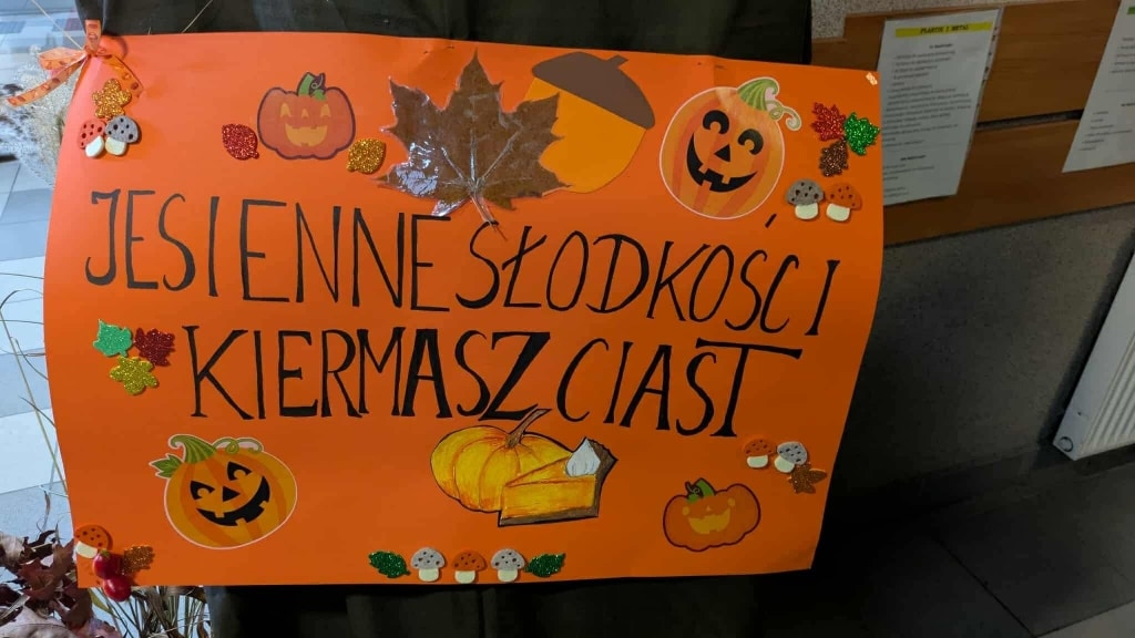 Jesienne słodkości kiermasz ciast, plakat z dyniami i liśćmi