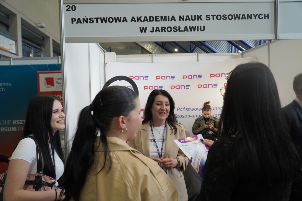 Uczestnicy Targów Edukacyjnych Edu Salon w Jarosławiu