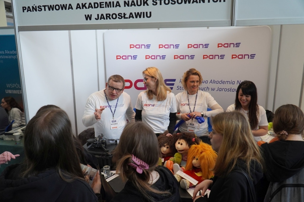 Stoisko Państwowej Akademii Nauk Stosowanych w Jarosławiu na Edu Salon