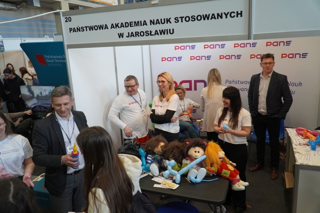 Stoisko Państwowej Akademii Nauk Stosowanych w Jarosławiu na Targach Edukacyjnych Edu Salon.