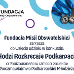 Logo Fundacji Misji Obywatelskiej i medale z napisem Młodzi Rozkręcają Podkarpacie