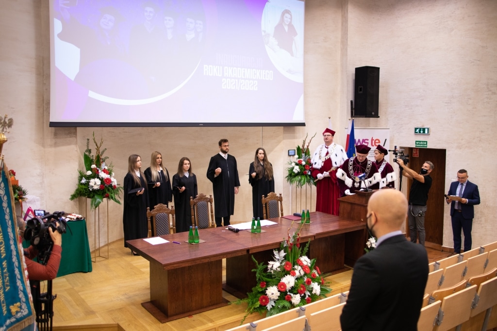 Inauguracja Roku Akademickiego 2021/2022: Uroczyste wręczenie dyplomów.