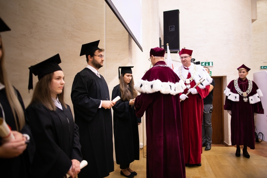 Inauguracja 2021/2022: wręczenie dyplomów na uczelni