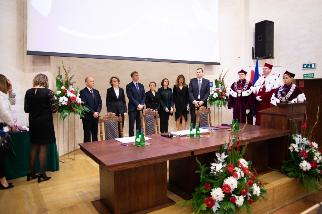 Uroczysta inauguracja roku akademickiego 2021/2022 z udziałem władz uczelni.