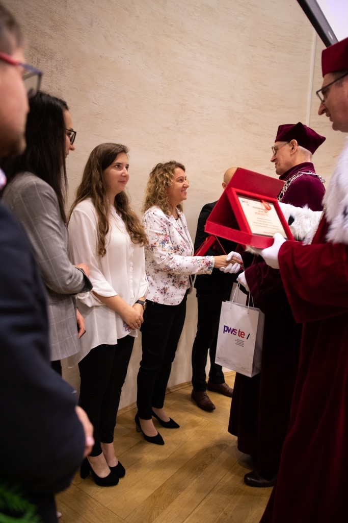 Inauguracja PWSZ 2021/2022: wręczenie dyplomów na uroczystości akademickiej.