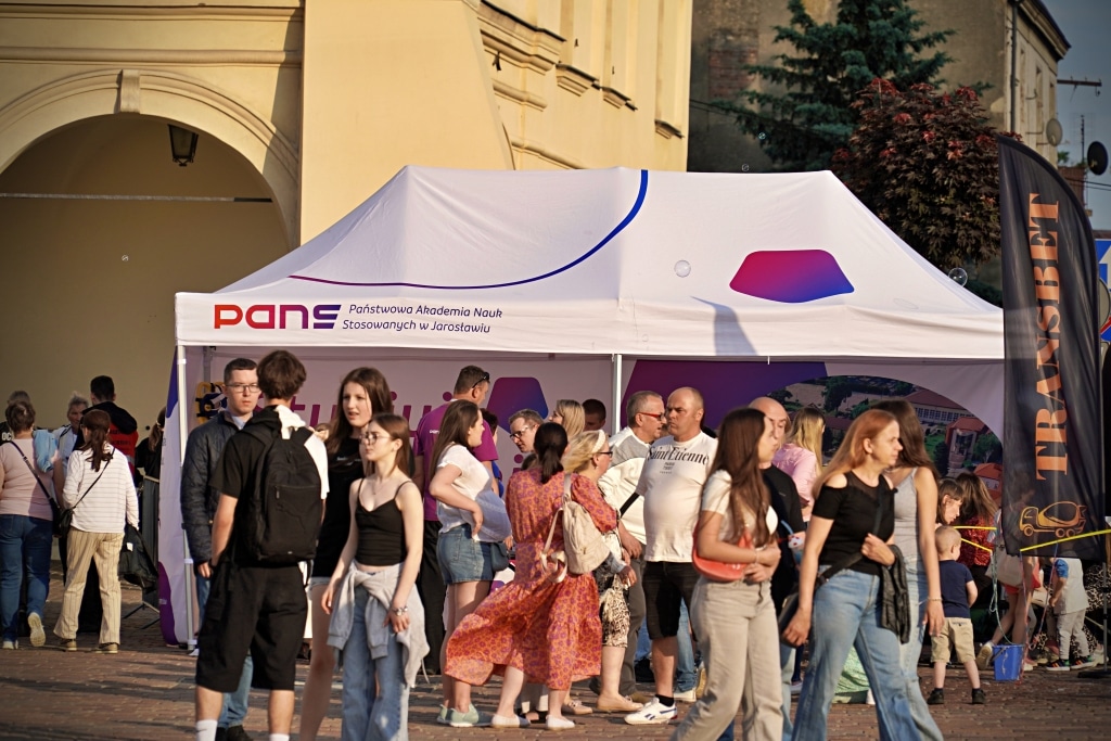 Stoisko PANS podczas Juwenaliów 2025 z uczestnikami