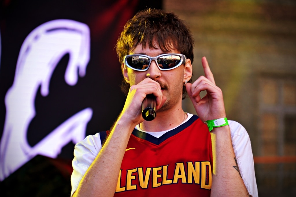 Raper w koszulce Cleveland na Juwenaliach 2025