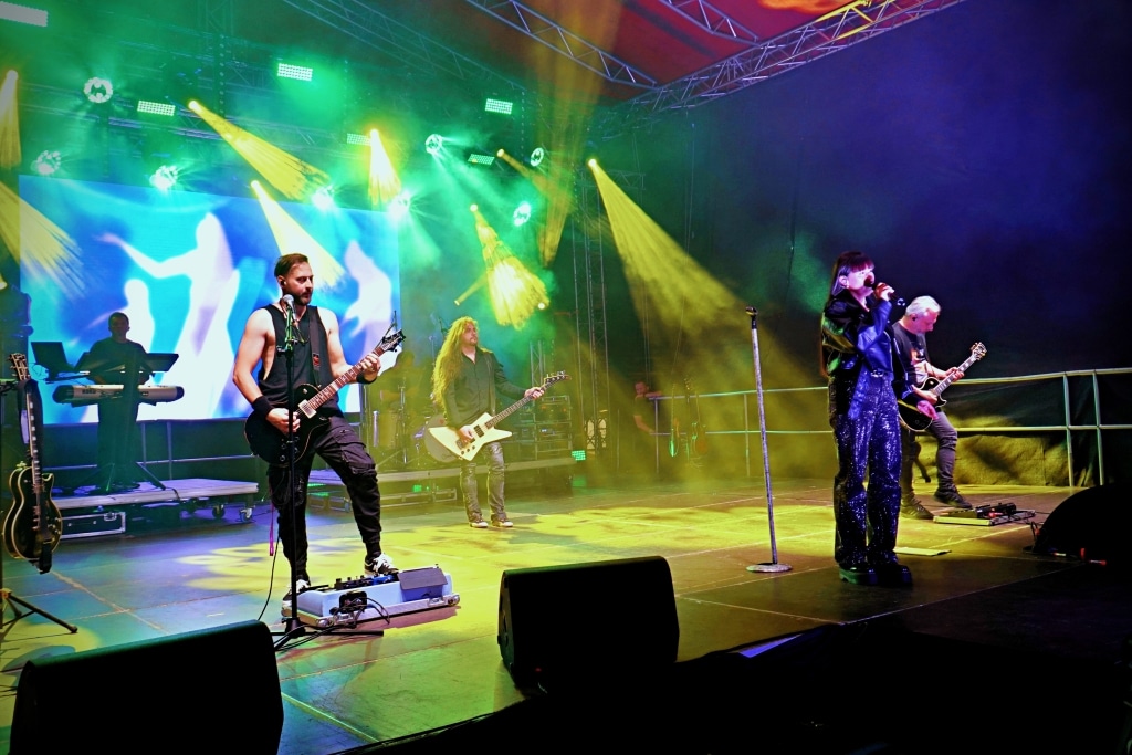 Zespół rockowy na scenie podczas Juwenaliów 2025