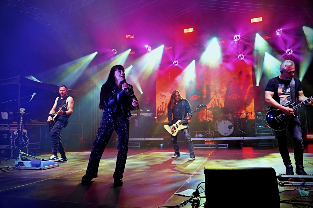 Zespół rockowy na scenie podczas Juwenaliów 2025