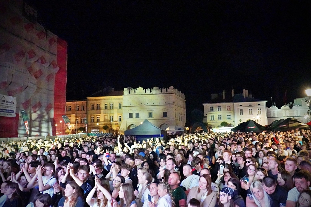 Tłum studentów na koncercie Juwenalia 2025