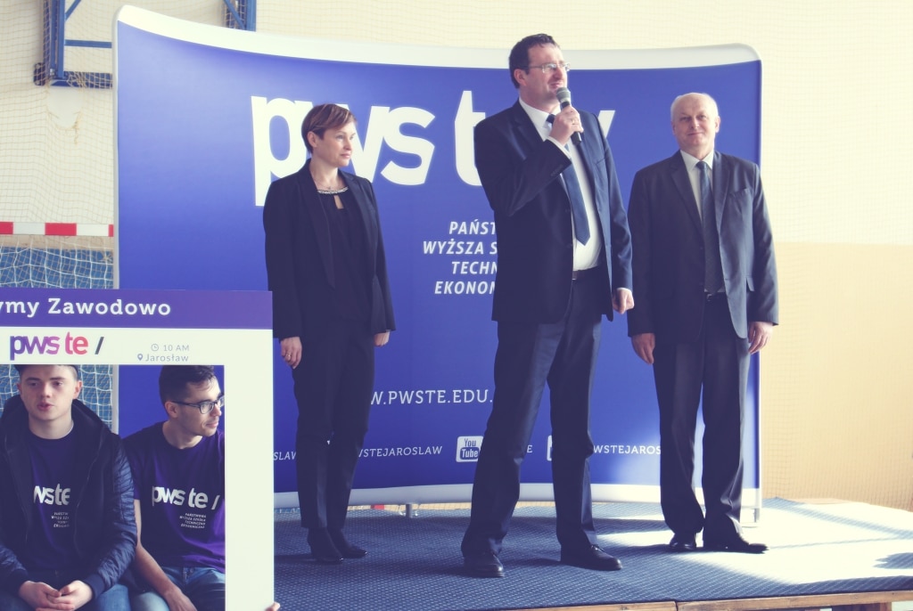 Dzień otwarty PWSZ w Jarosławiu 2016: Prezentacja na scenie