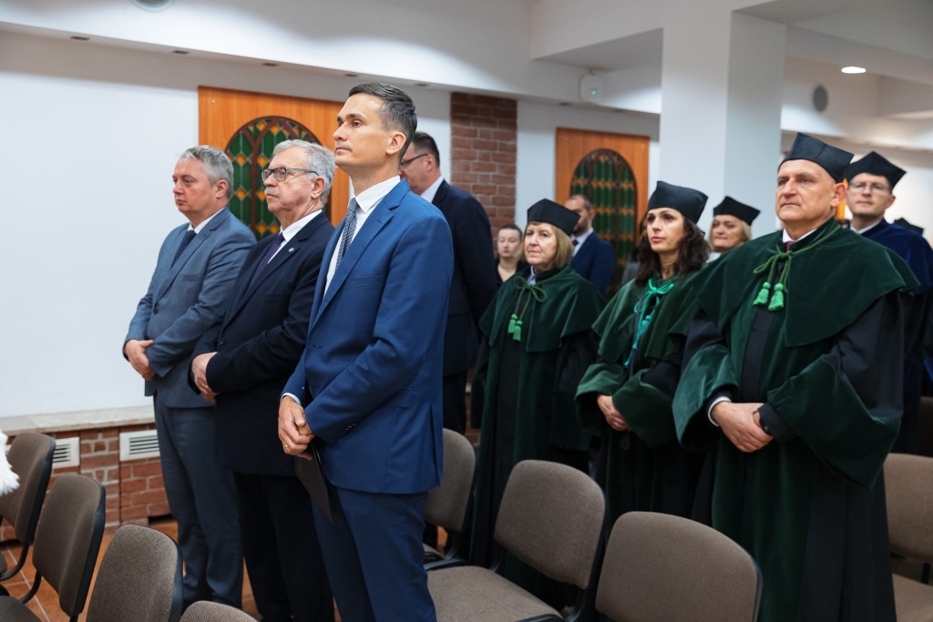 Uroczysta inauguracja roku akademickiego 2025/2026 z udziałem profesorów.
