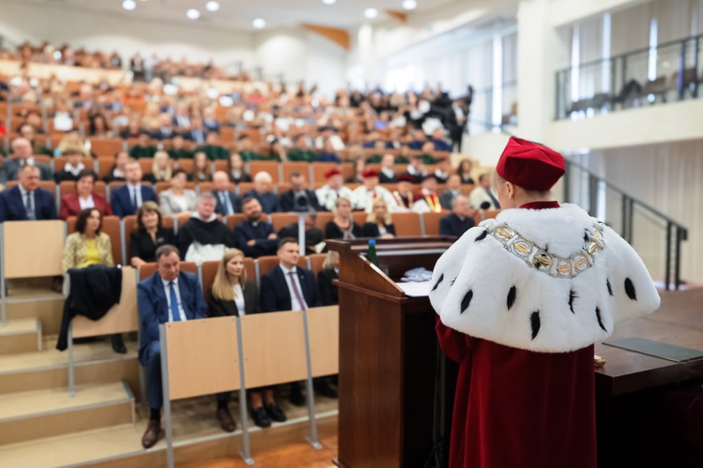Inauguracja 2025/2026: przemowa w auli uniwersyteckiej z audytorium