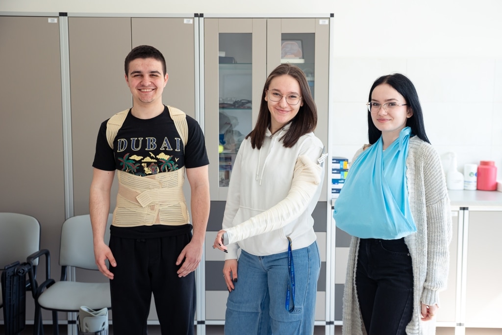 Uśmiechnięci studenci na Dniu Otwartym 2025