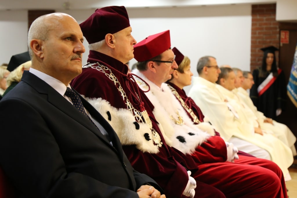 Inauguracja roku akademickiego 2016/2017: profesorowie w togach
