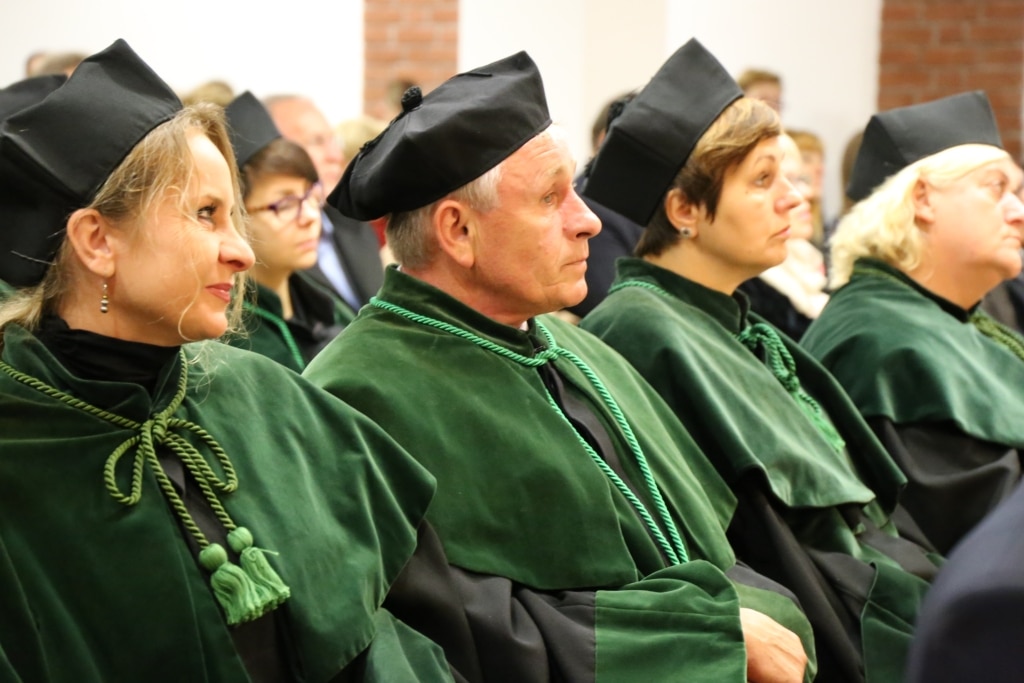 Uroczysta inauguracja roku akademickiego 2016/2017 w togach.