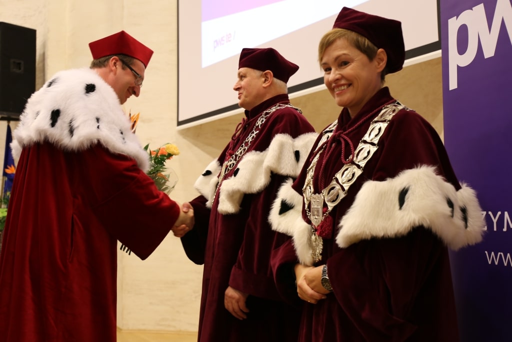 Inauguracja roku 2016/2017: wręczenie dyplomów rektorowi i profesorom