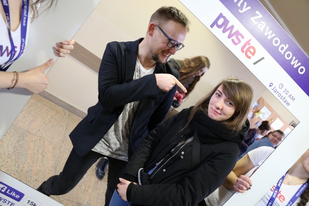 Uczestnicy Dnia Otwartego PWSZ Jarosław w ramce PWSZ