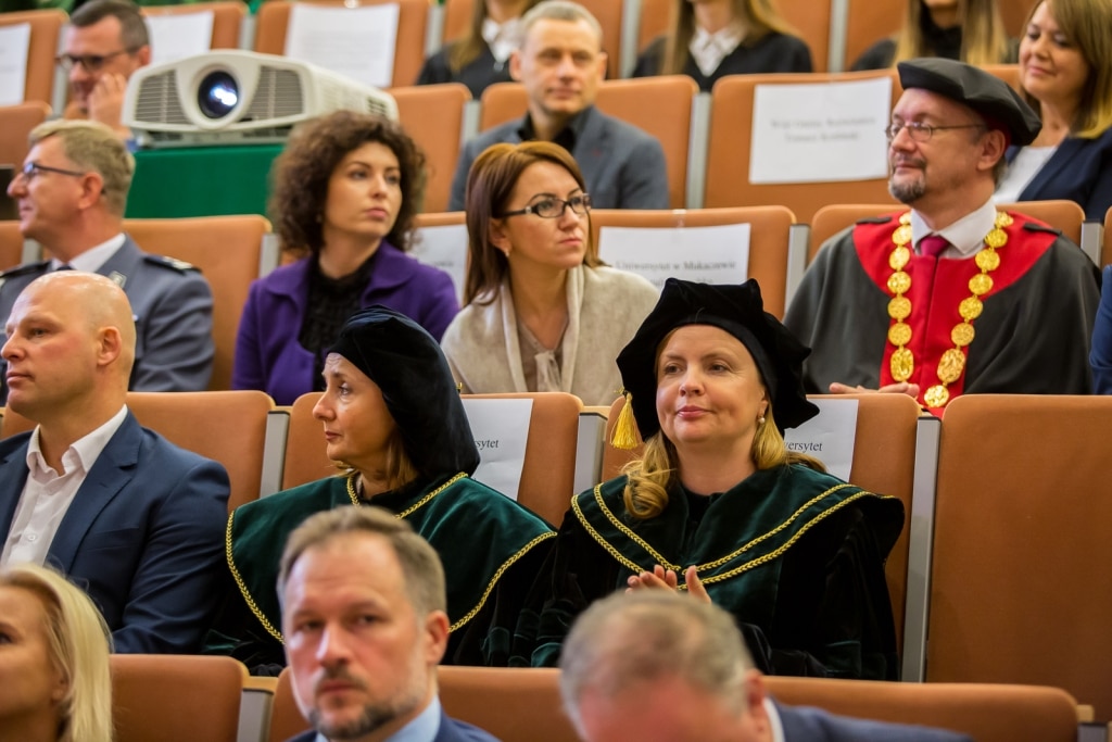 Uroczysta inauguracja roku akademickiego 2019/2020, uczestnicy w togach.