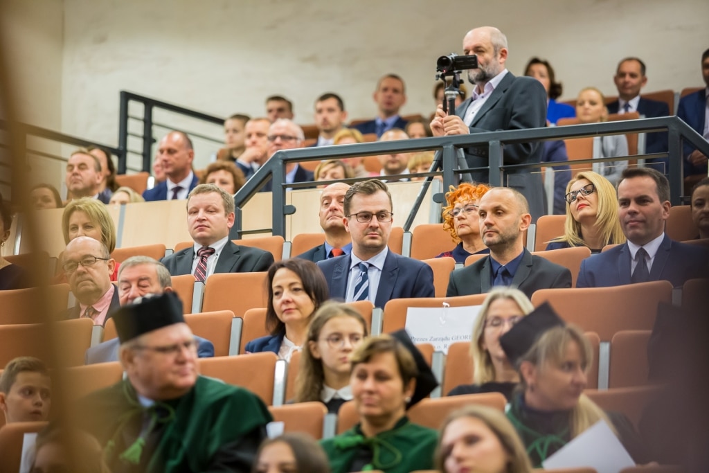 Uroczysta inauguracja roku akademickiego 2019/2020 z udziałem zgromadzonych gości.