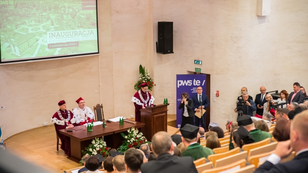 Inauguracja roku akademickiego 2019/2020: uroczystość, przemówienia, profesorowie.
