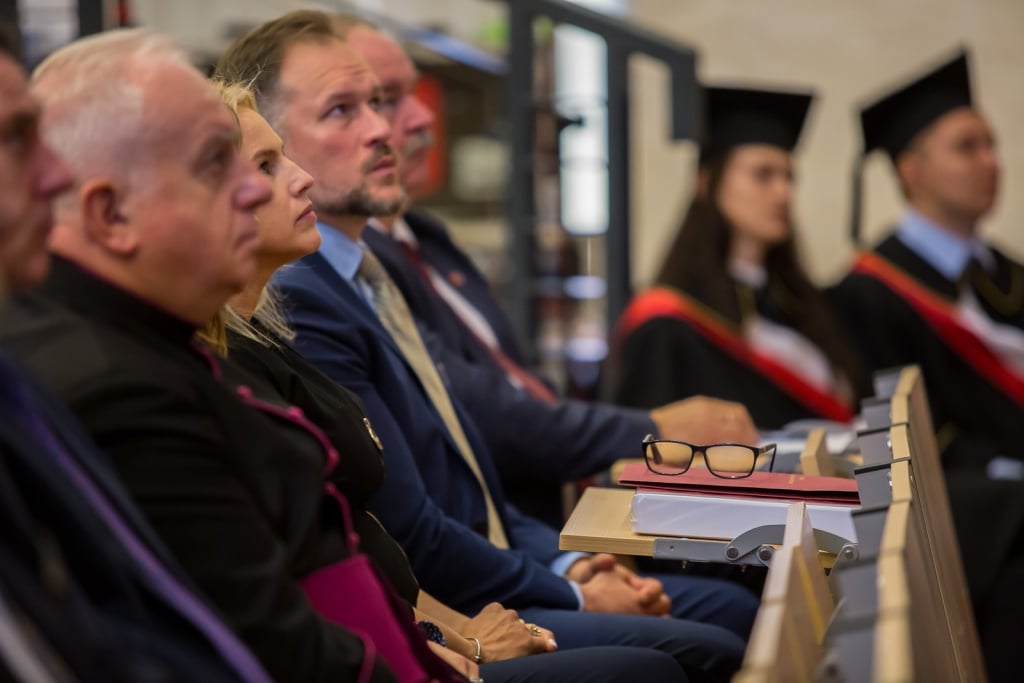 Uroczysta inauguracja roku akademickiego 2019/2020 - uczestnicy w togach i biretach