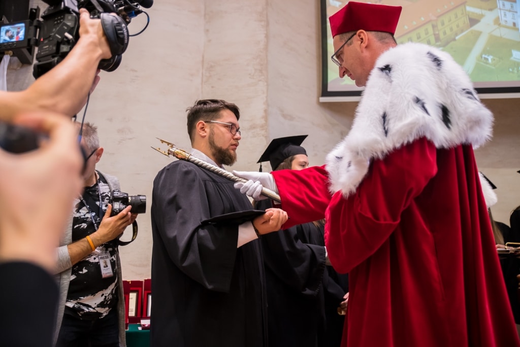 Inauguracja 2019/2020: wręczenie berła podczas uroczystości akademickiej