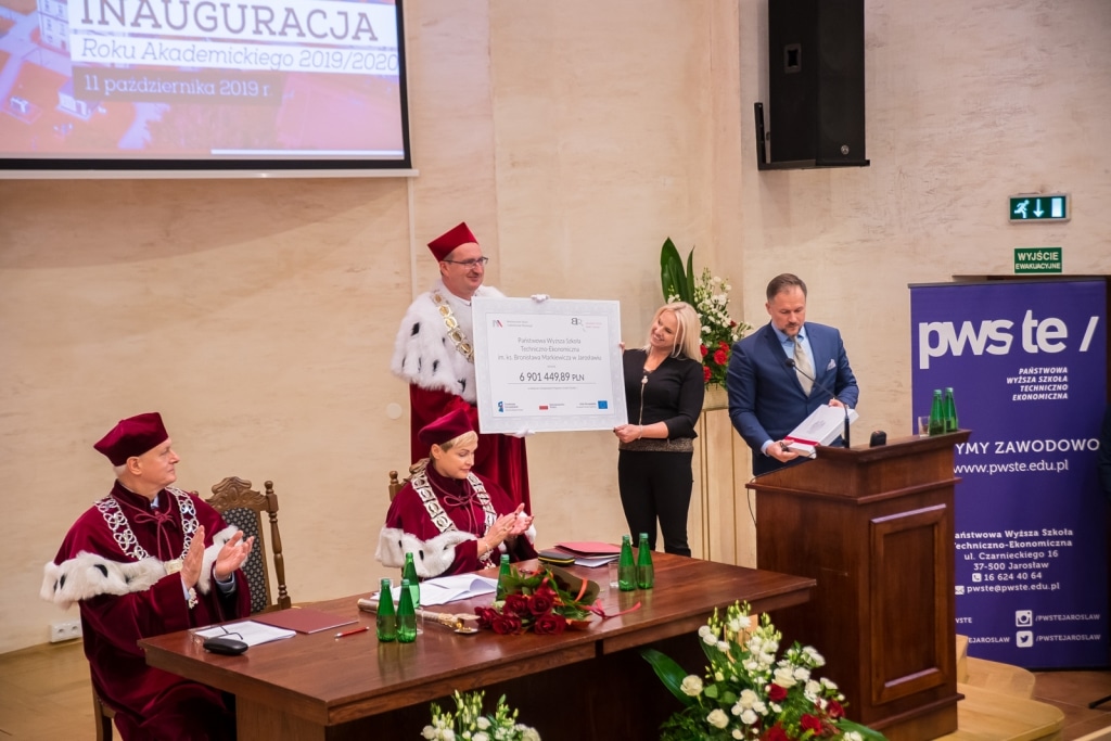 Uroczysta inauguracja roku akademickiego 2019/2020 z wręczeniem dokumentu.