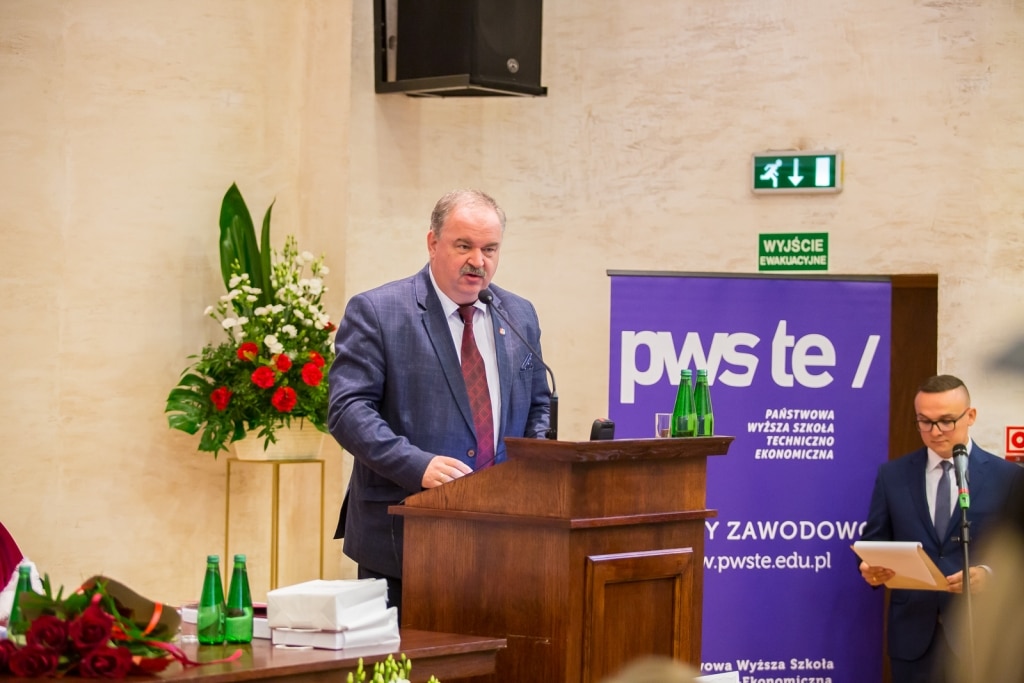 Inauguracja roku akademickiego 2019/2020: przemówienie na podium