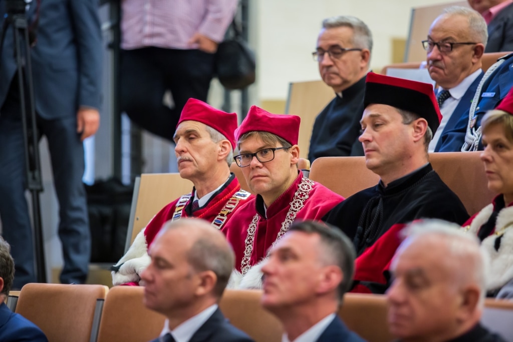 Uroczysta inauguracja roku akademickiego 2019/2020 z udziałem profesorów w togach.