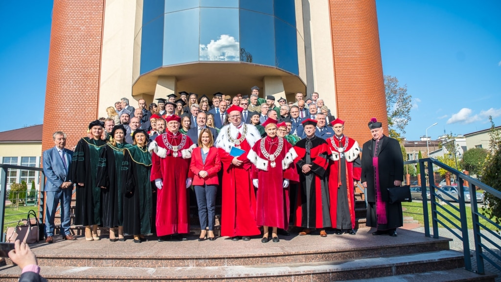 Uroczysta inauguracja roku akademickiego 2019/2020 w togach.