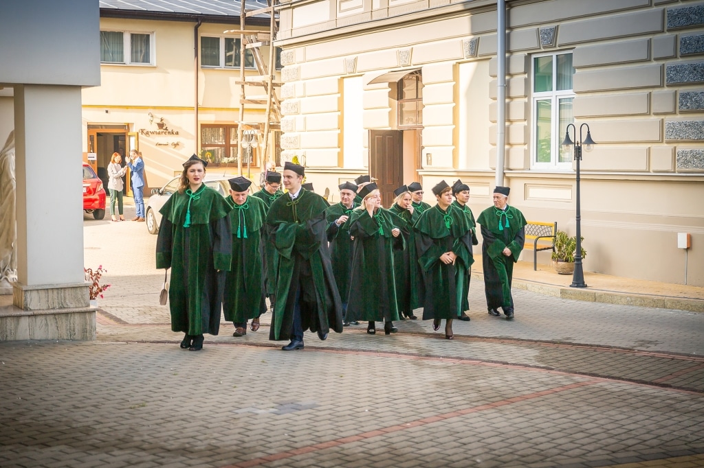Uroczysta inauguracja roku akademickiego 2018/2019, studenci w togach