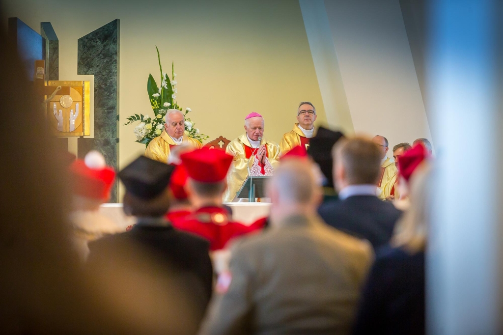 Inauguracja 2018/2019: Biskupi i duchowni podczas uroczystej mszy