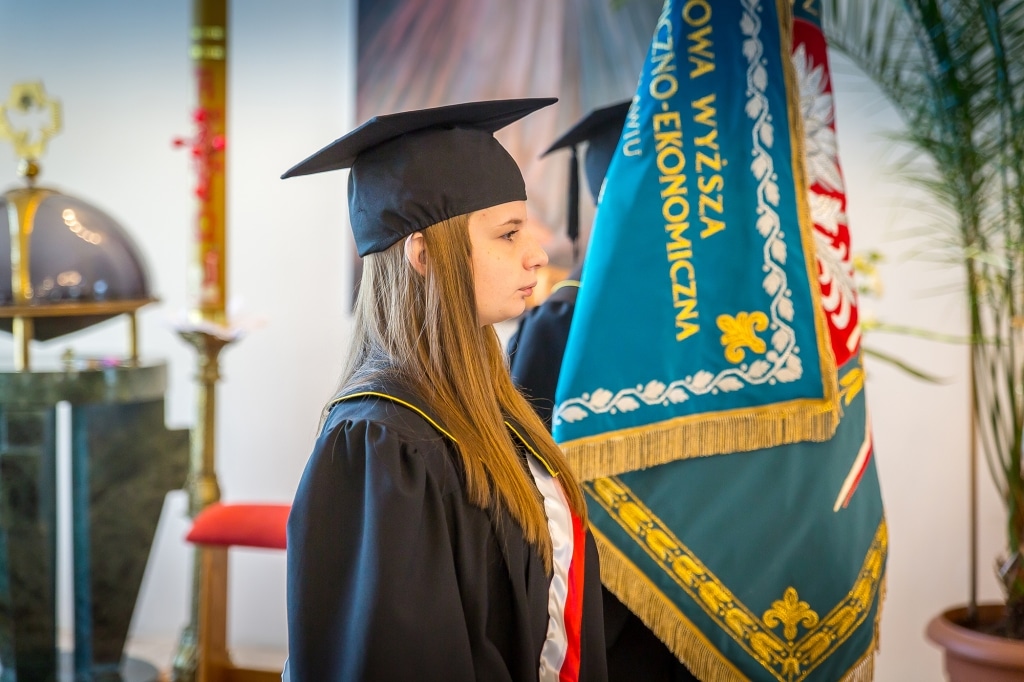 Studentka w togach podczas inauguracji roku akademickiego 2018/2019