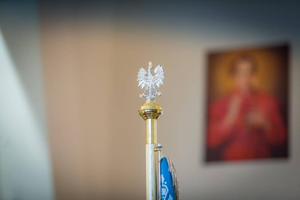 Orzeł na maszcie sztandaru podczas Inauguracji 2018/2019.