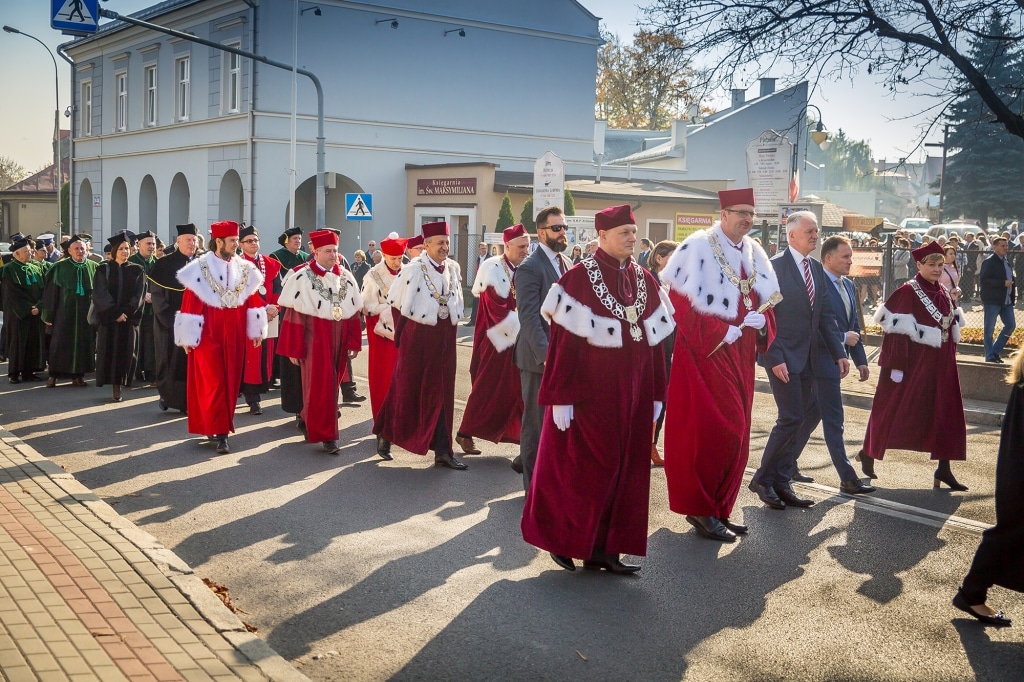 Uroczysta inauguracja roku akademickiego 2018/2019 w togach.
