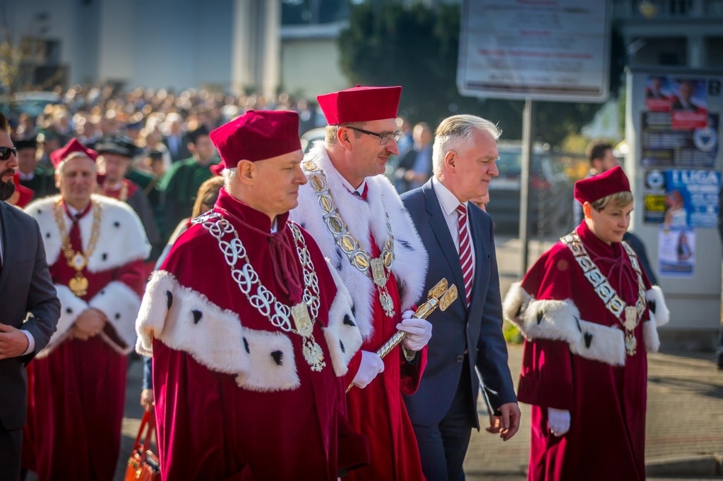 Uroczysta inauguracja roku akademickiego 2018/2019 z udziałem profesorów w togach.