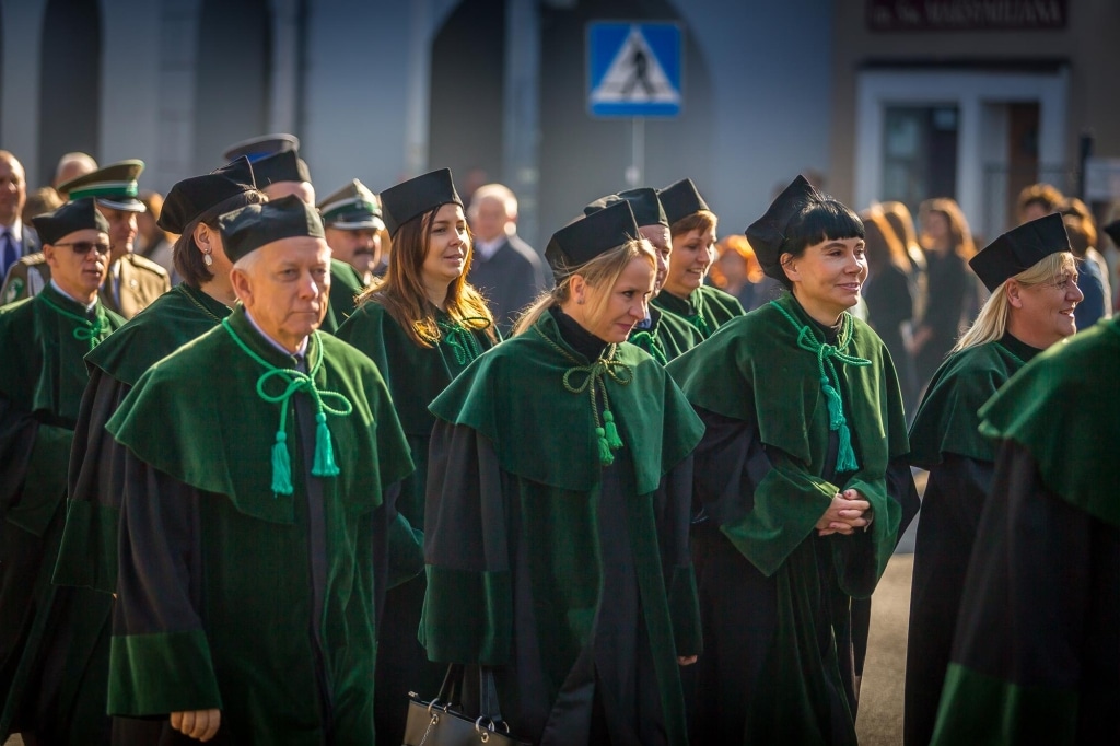 Uroczysta inauguracja roku akademickiego 2018/2019 z udziałem profesorów w togach.