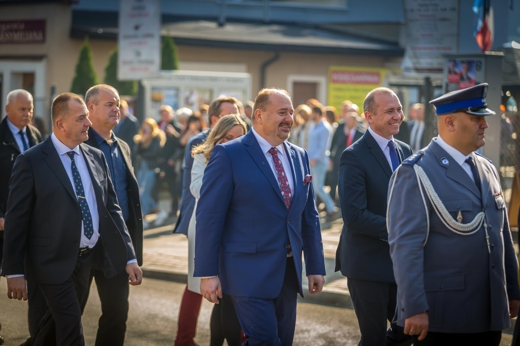 Uroczysta inauguracja 2018/2019 z udziałem urzędników i policji.
