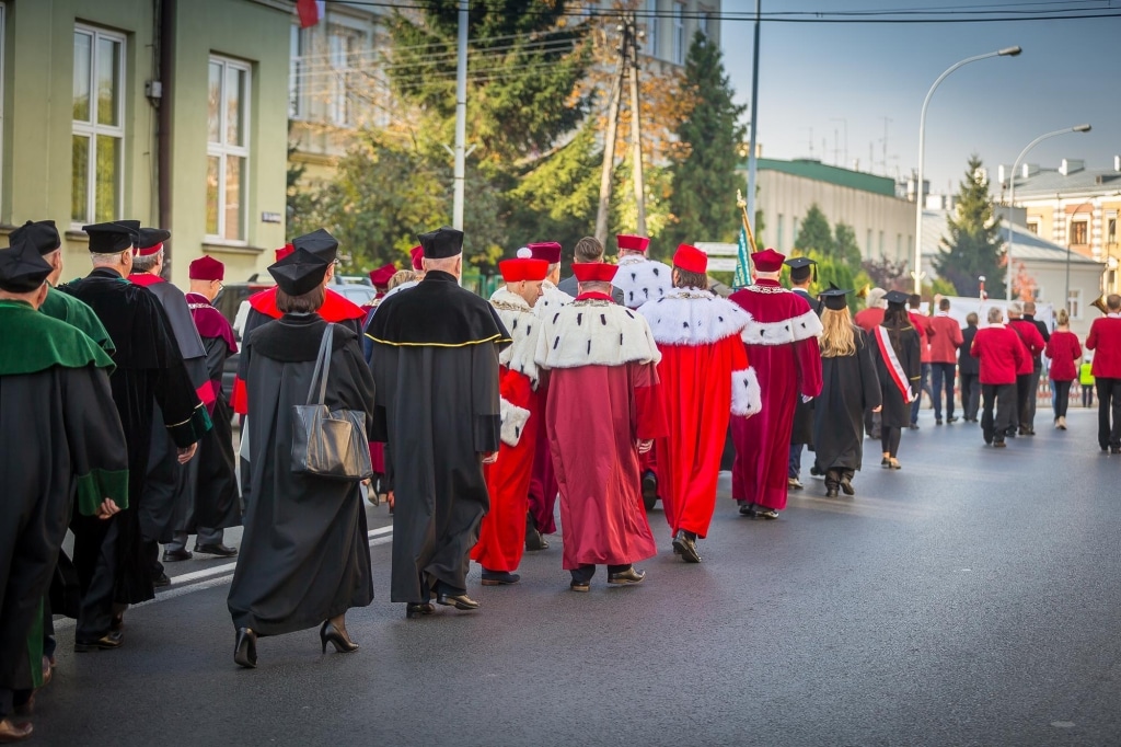 Uroczysta inauguracja roku akademickiego 2018/2019 z udziałem profesorów w togach.