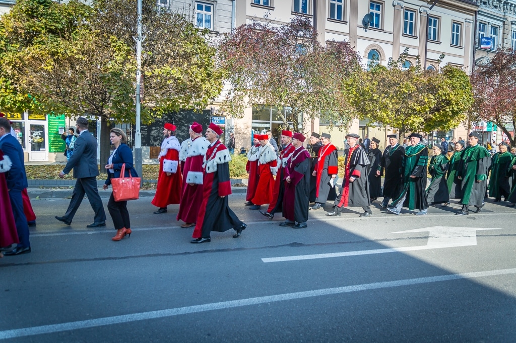 Uroczysta inauguracja roku akademickiego 2018/2019 z udziałem profesorów w togach.