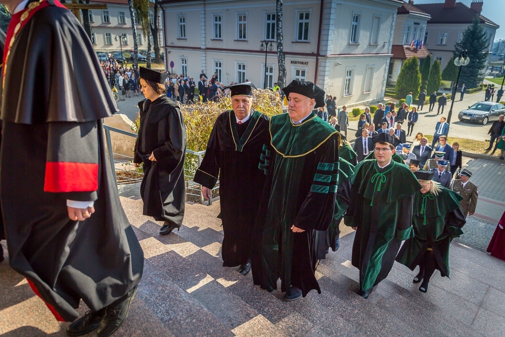 Uroczysta inauguracja roku akademickiego 2018/2019 na schodach