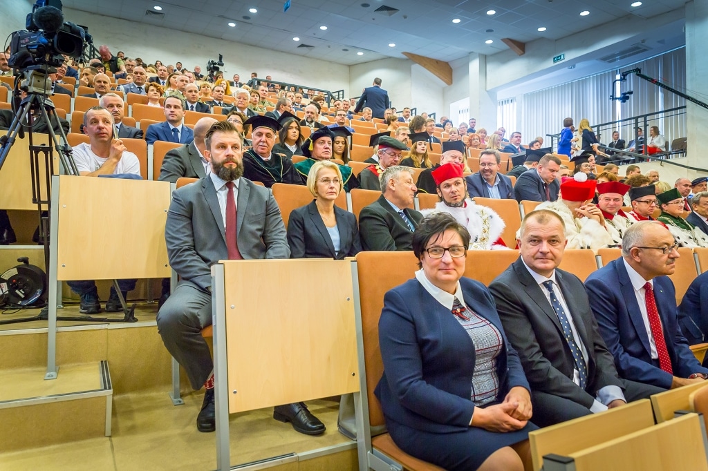 Uroczysta inauguracja roku akademickiego 2018/2019, uczestnicy w audytorium.