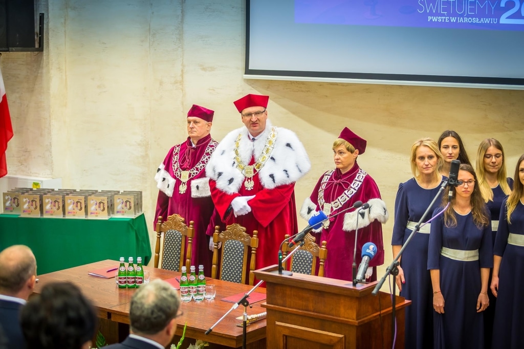 Inauguracja 2018/2019: Rektor i profesorowie w togach akademickich