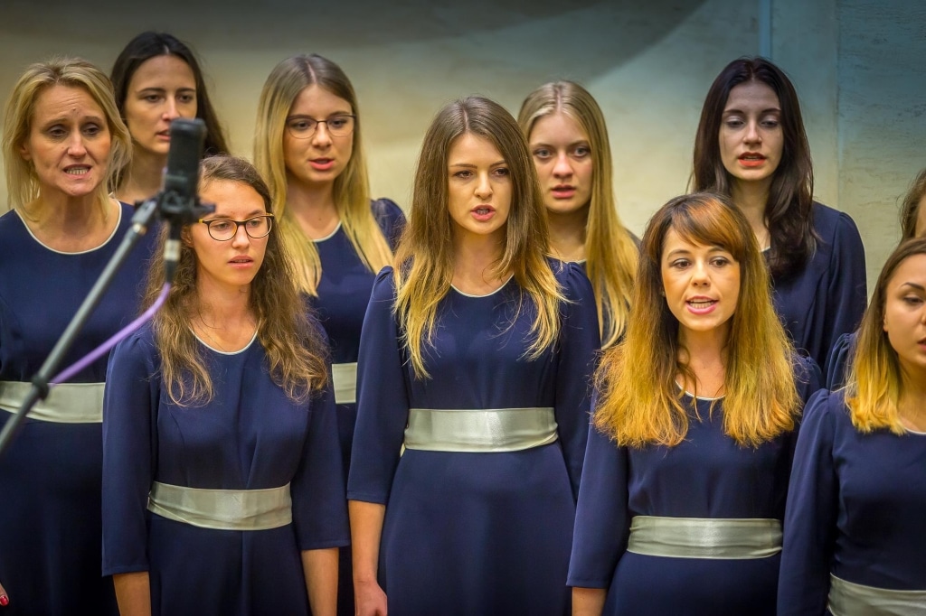 Chór żeński podczas inauguracji roku akademickiego 2018/2019