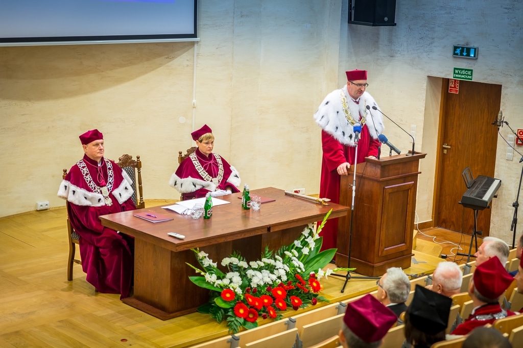 Inauguracja 2018/2019: Rektor i profesorowie w togach podczas uroczystości