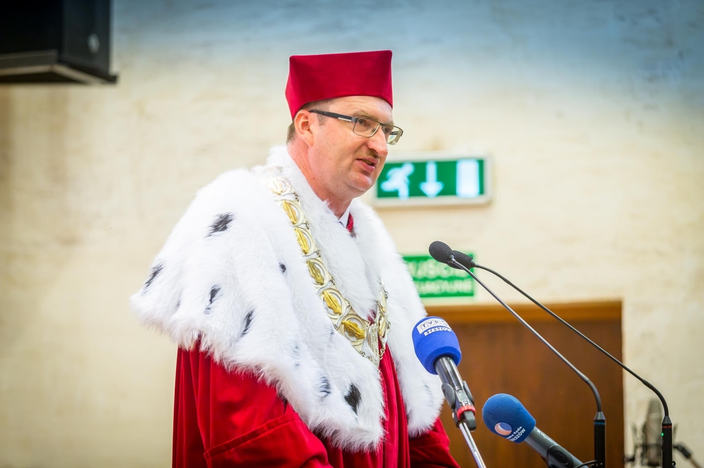 Profesor w todze i birecie podczas Inauguracji 2018/2019
